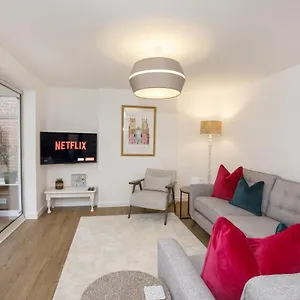 The Willows With Free Parking For 2 Cars Holiday home